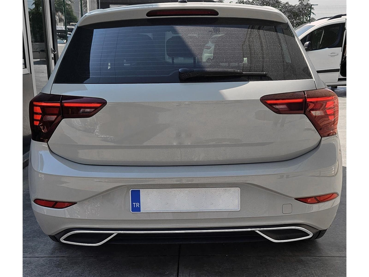 Auspuffblende Abdeckung Rahmen und Diffusor Leiste für Volkswagen Polo ab 2021