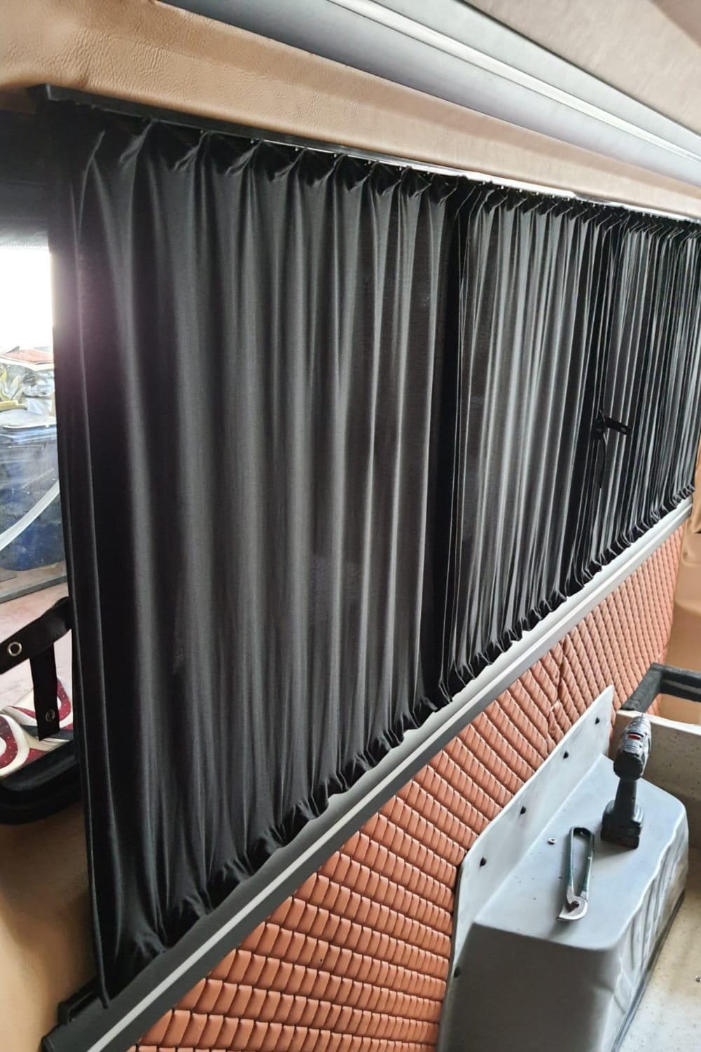 Sonnenschutz Maß Vorhänge Set für VW T5 T6 Transporter L1 Schwarz Doppelhecktür